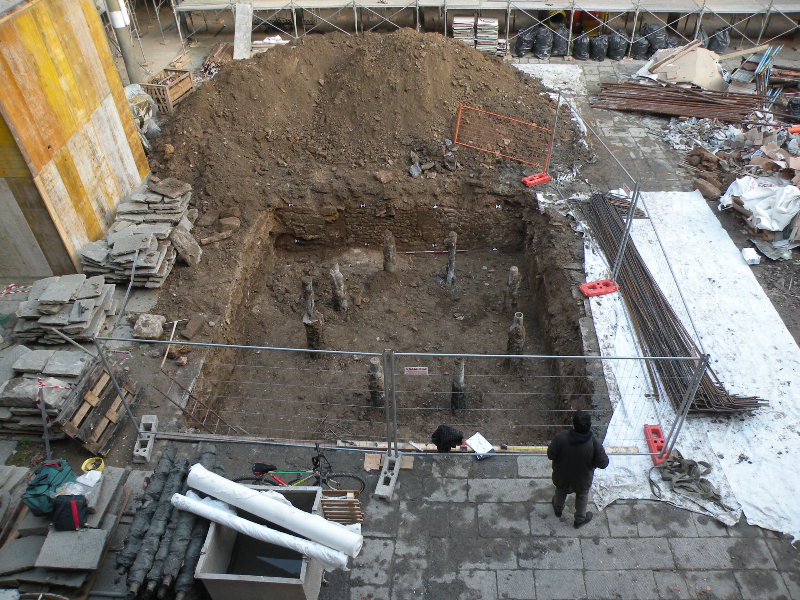 Pisa Assistenza Scavo Gru Palazzo Sapienza